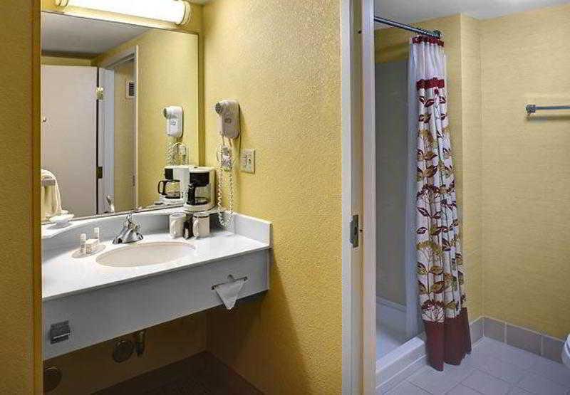 Hotel Courtyard Richmond 3*
